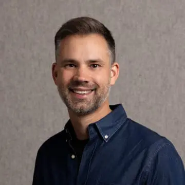 Headshot of Lee Shradar